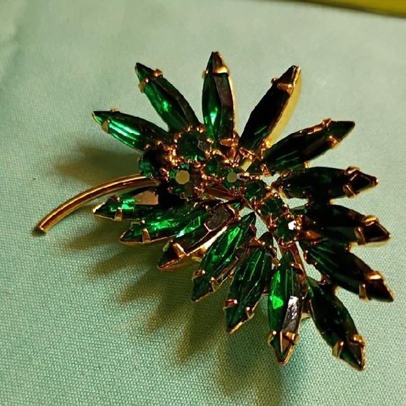 Ladies Signed Vintage 14K Yellow Gold Brooch set with Seed Pearl Vintage Green and Gold Brooch Set